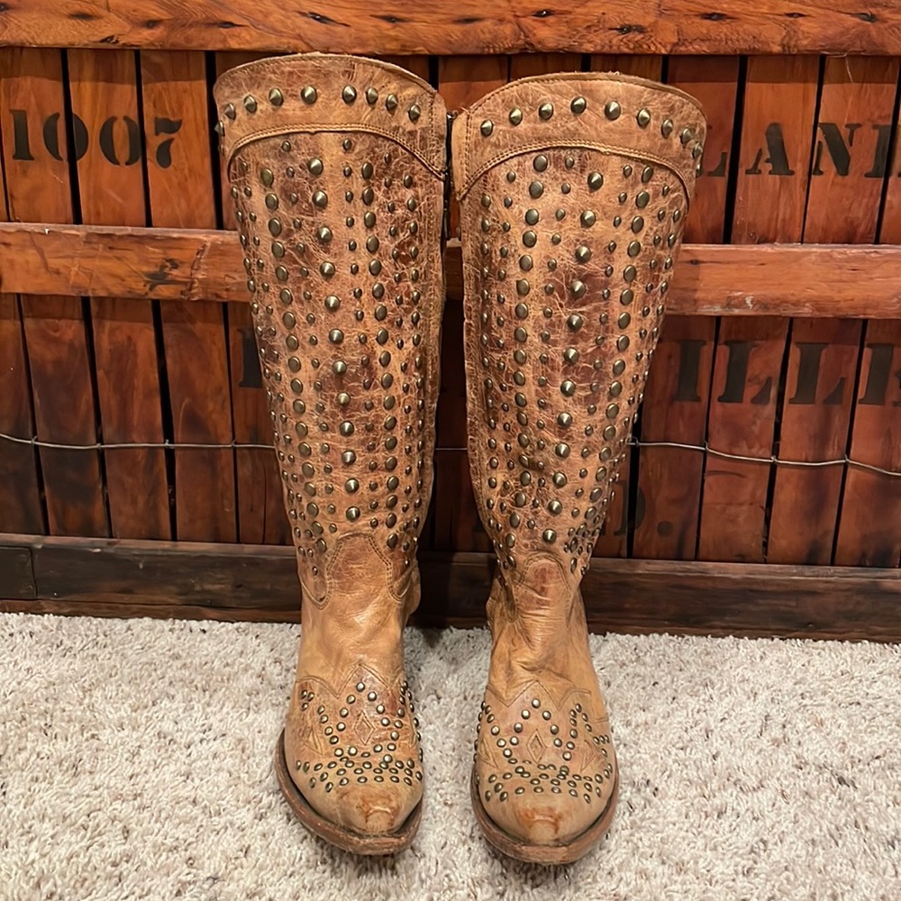Corral tan boots with studs